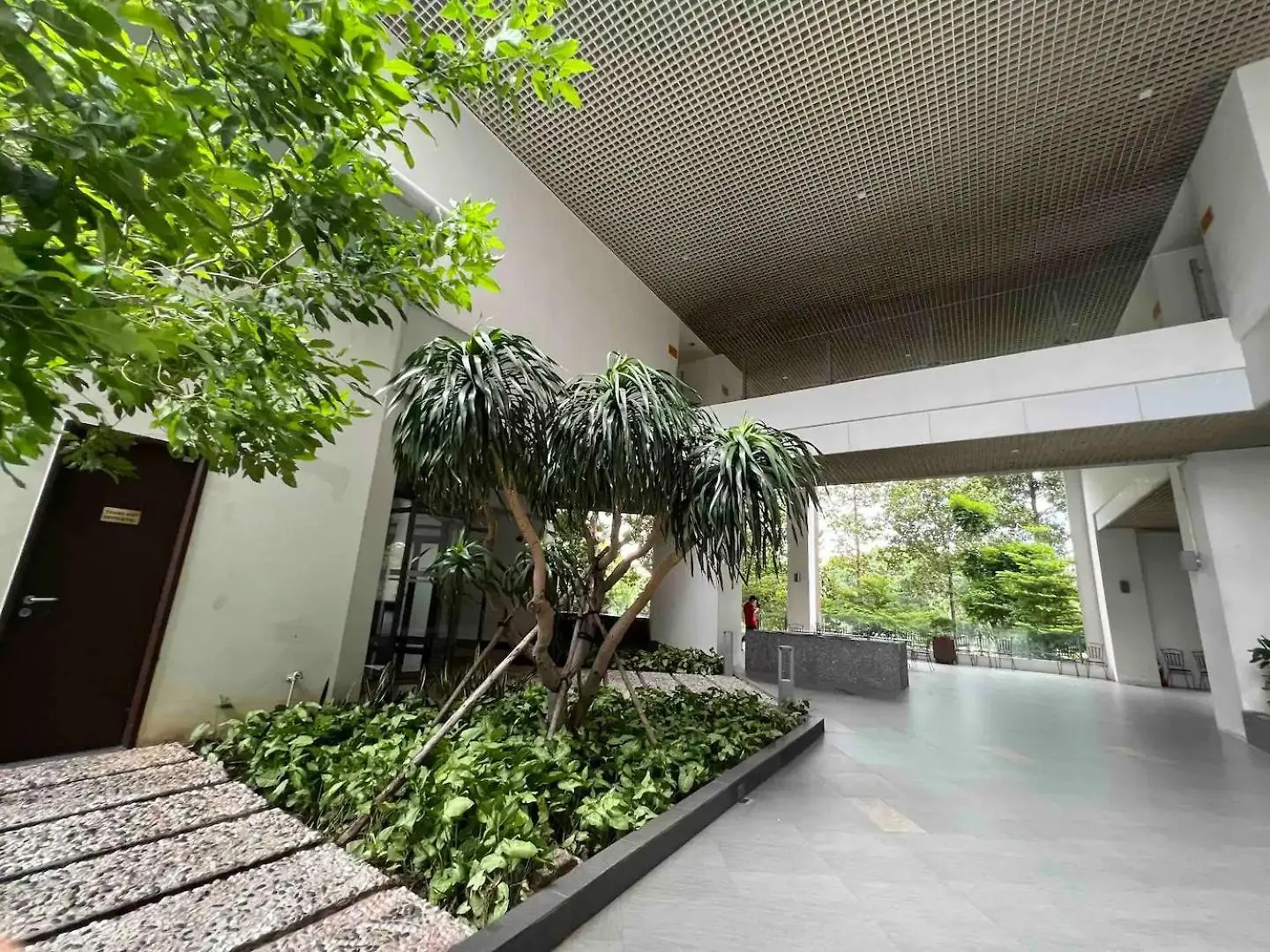 Can Ho Cao Cap Gan San Bay Tsn Ho Chi Minh City 0*,