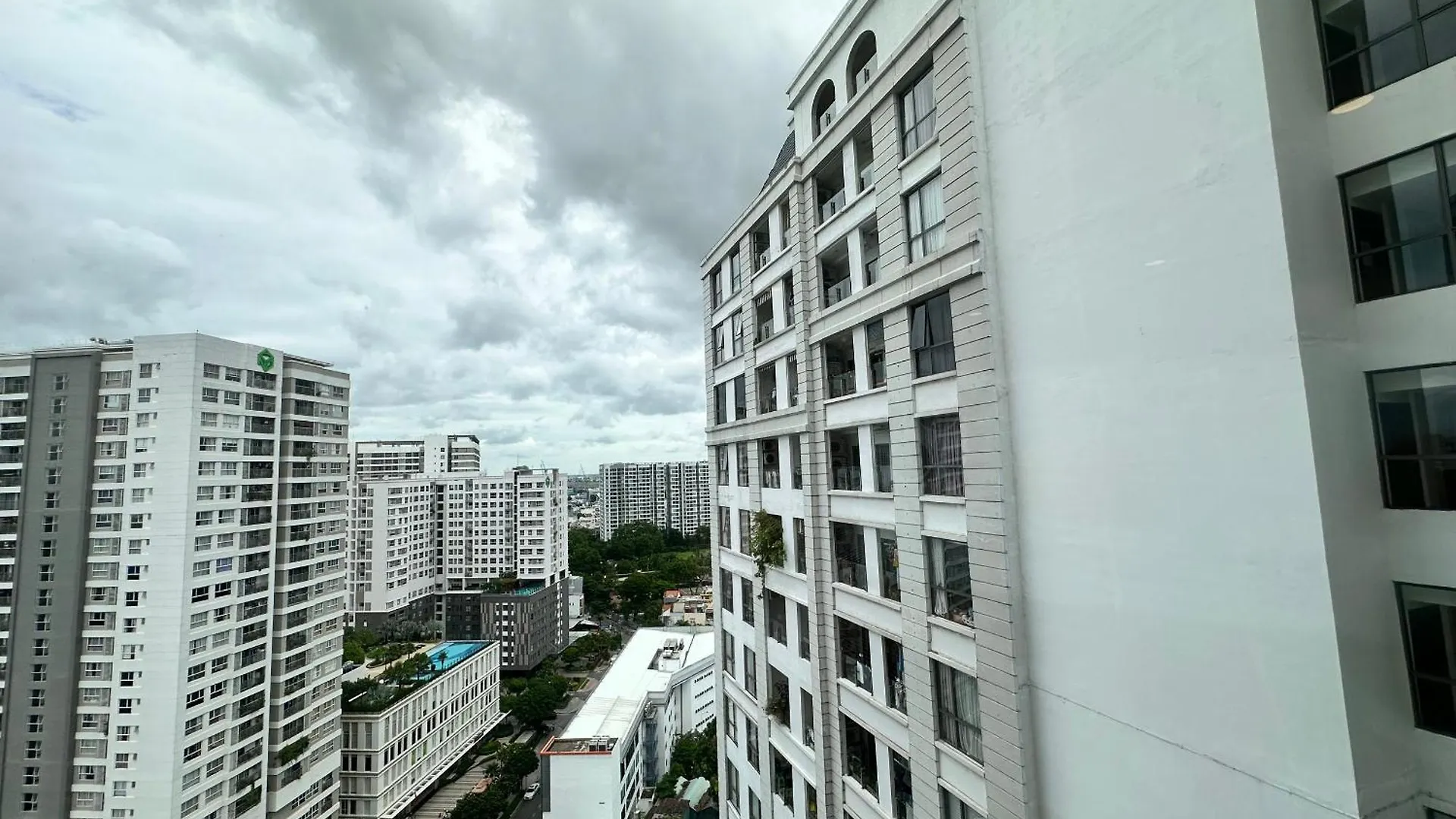 Can Ho Cao Cap Gan San Bay Tsn Ho Chi Minh City Vietnam