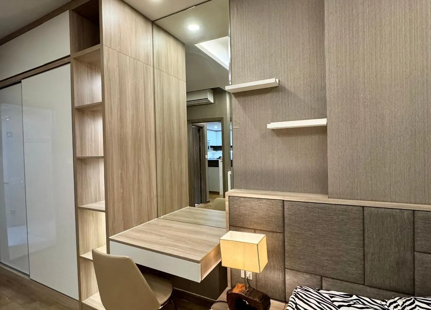 Apartment Can Ho Cao Cap Gan San Bay Tsn Ho Chi Minh City