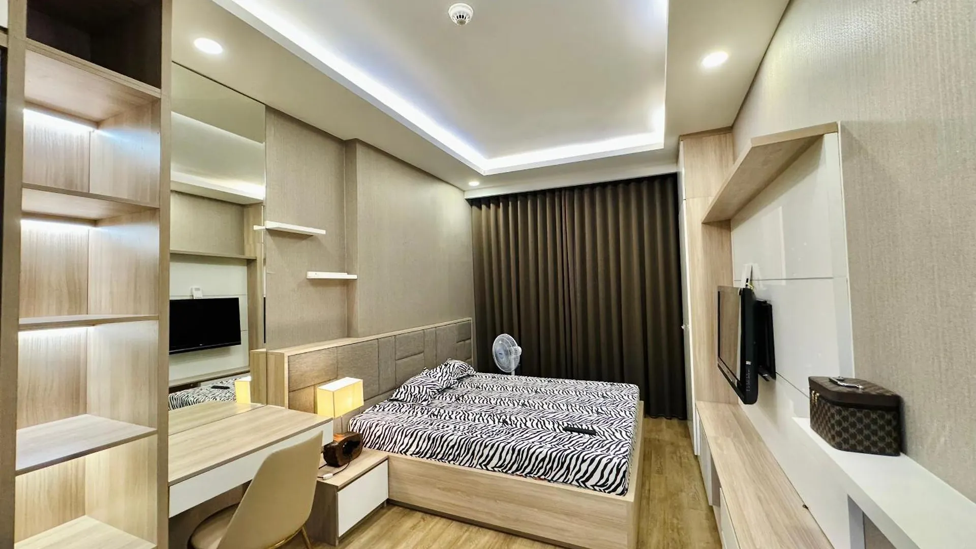 Can Ho Cao Cap Gan San Bay Tsn Ho Chi Minh City Apartment
