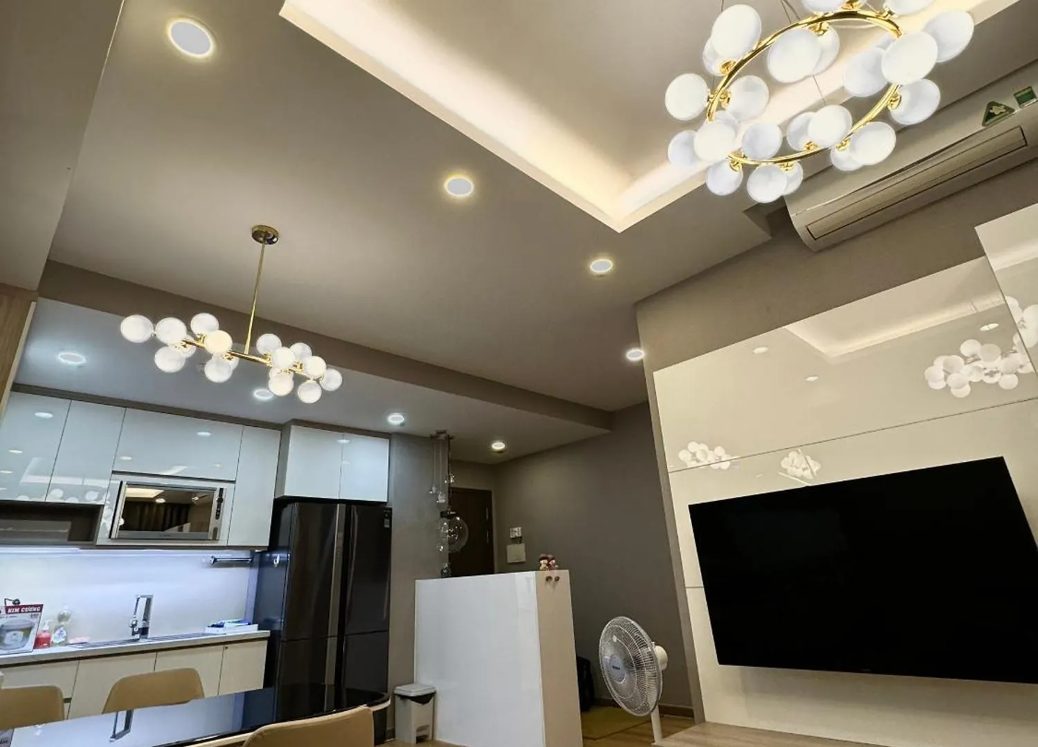 Can Ho Cao Cap Gan San Bay Tsn Ho Chi Minh City Apartment