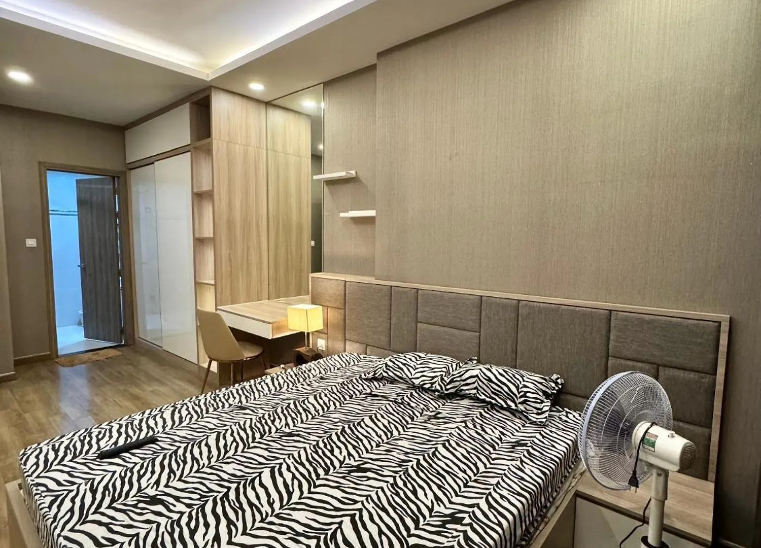 Can Ho Cao Cap Gan San Bay Tsn Ho Chi Minh City