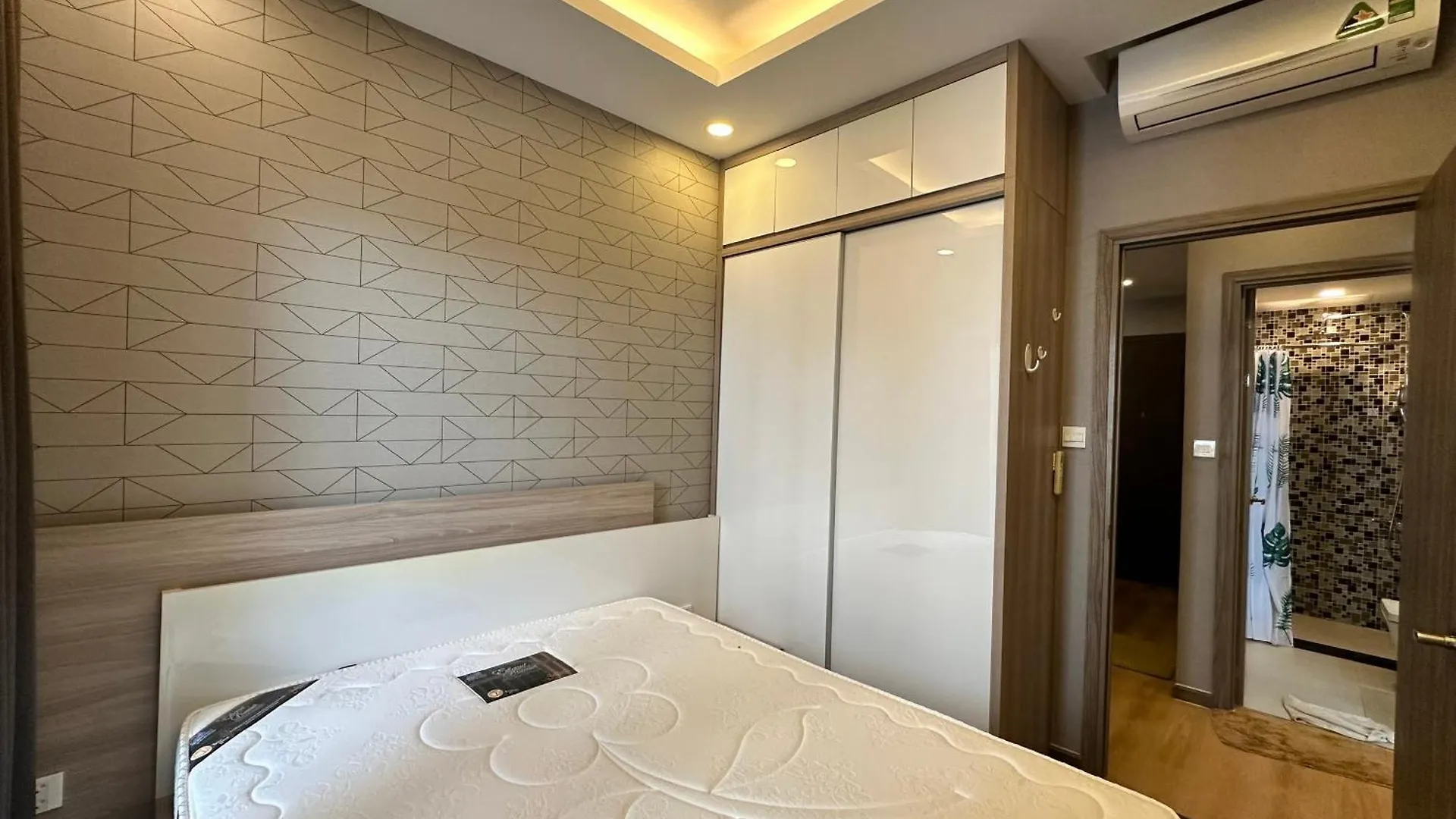 Can Ho Cao Cap Gan San Bay Tsn Ho Chi Minh City