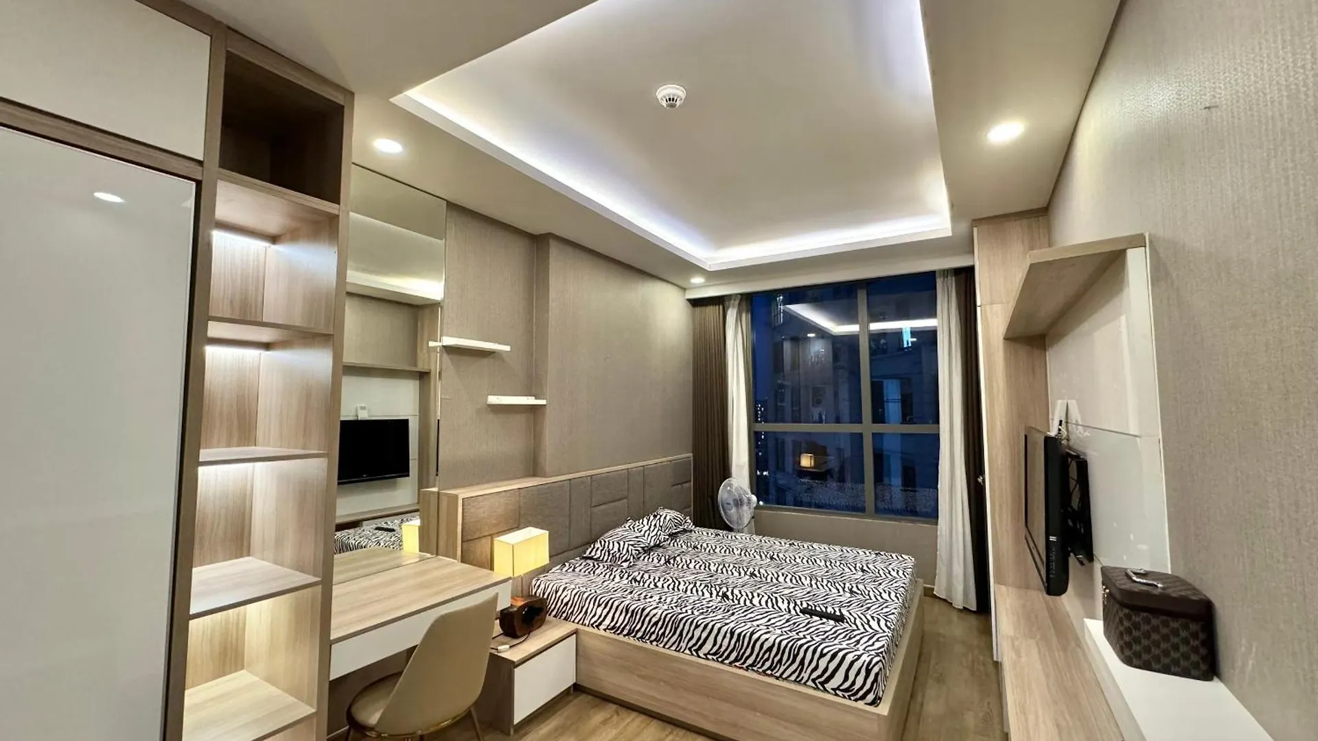 Can Ho Cao Cap Gan San Bay Tsn Ho Chi Minh City 0*,