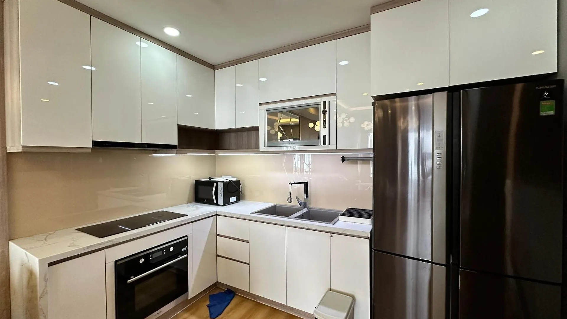 Apartment Can Ho Cao Cap Gan San Bay Tsn Ho Chi Minh City