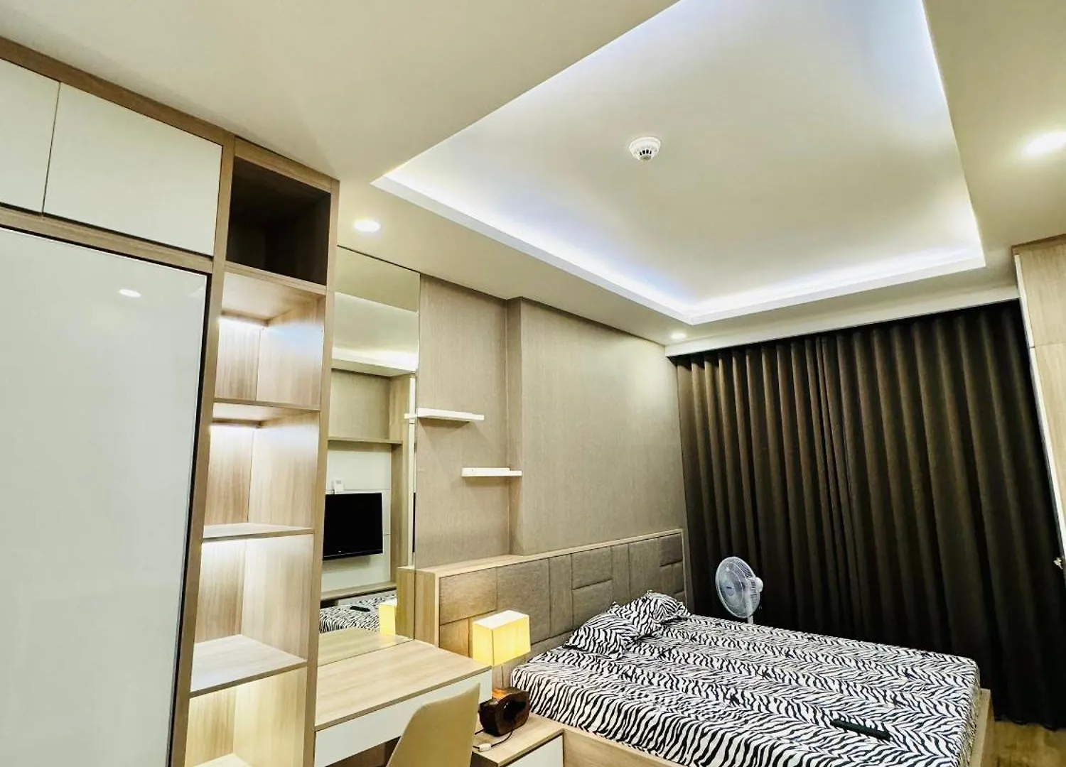 Can Ho Cao Cap Gan San Bay Tsn Ho Chi Minh City 0*,