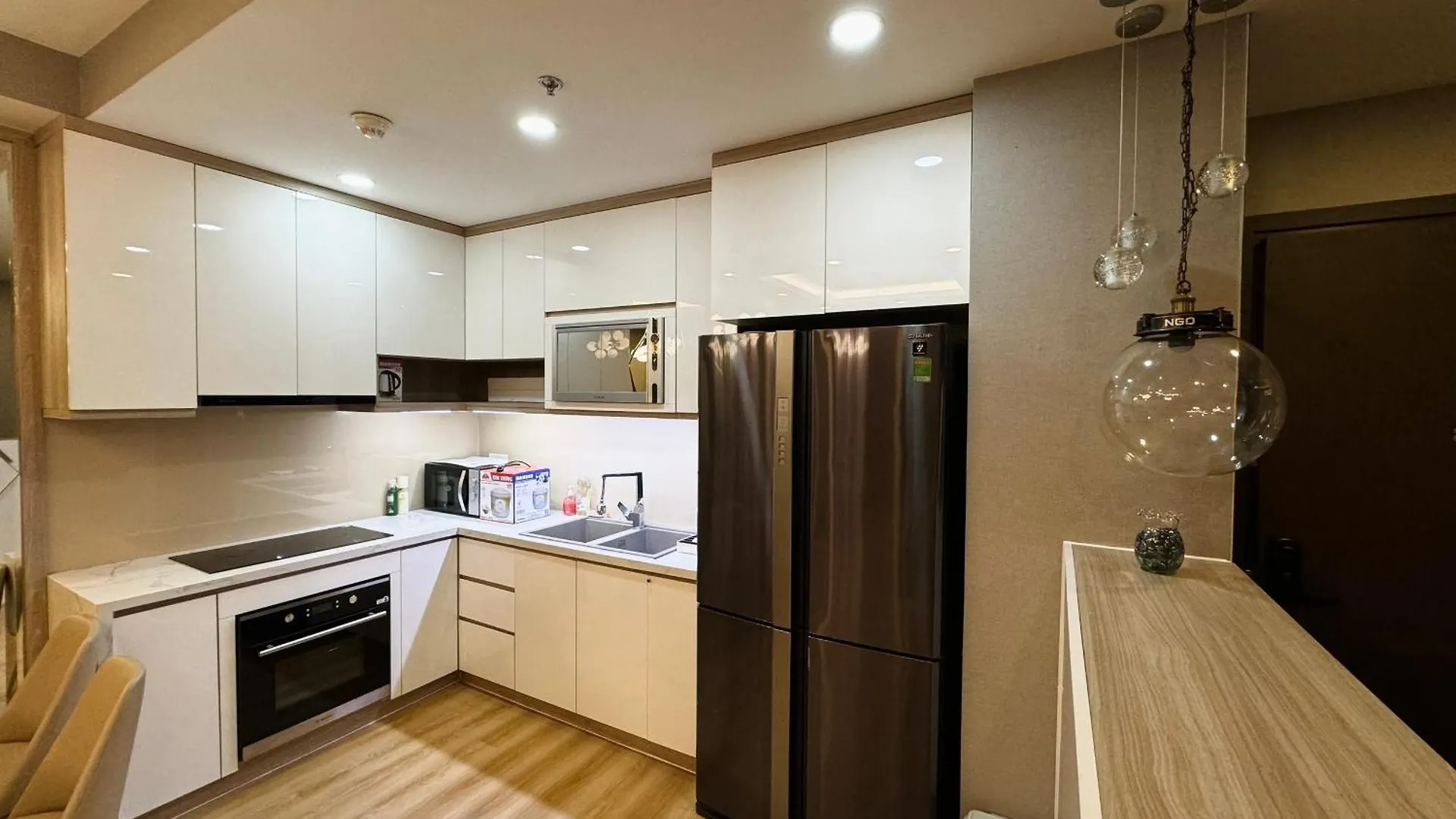 Apartment Can Ho Cao Cap Gan San Bay Tsn Ho Chi Minh City